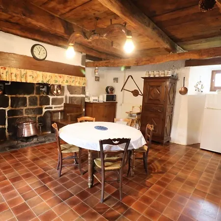 Maison De Caractere Avec Grand Jardin, Cheminee Et Activites Nature A Proximite - Fr-1-742-317